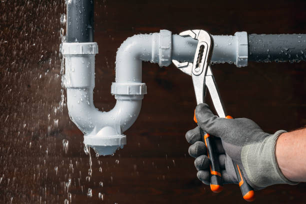 Professional Emergency Plumber technician working in Saddle Brook, NJ